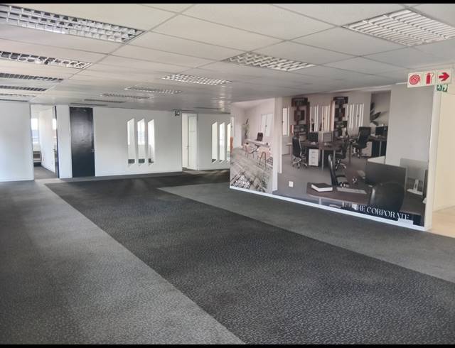1,224M² BUILDING TO LET IN BRYANSTON